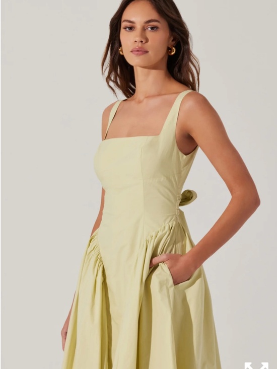 ASTR the Label 'Vinya' Poplin Drop Waist Dress in Pistachio - Picture 3 of 6